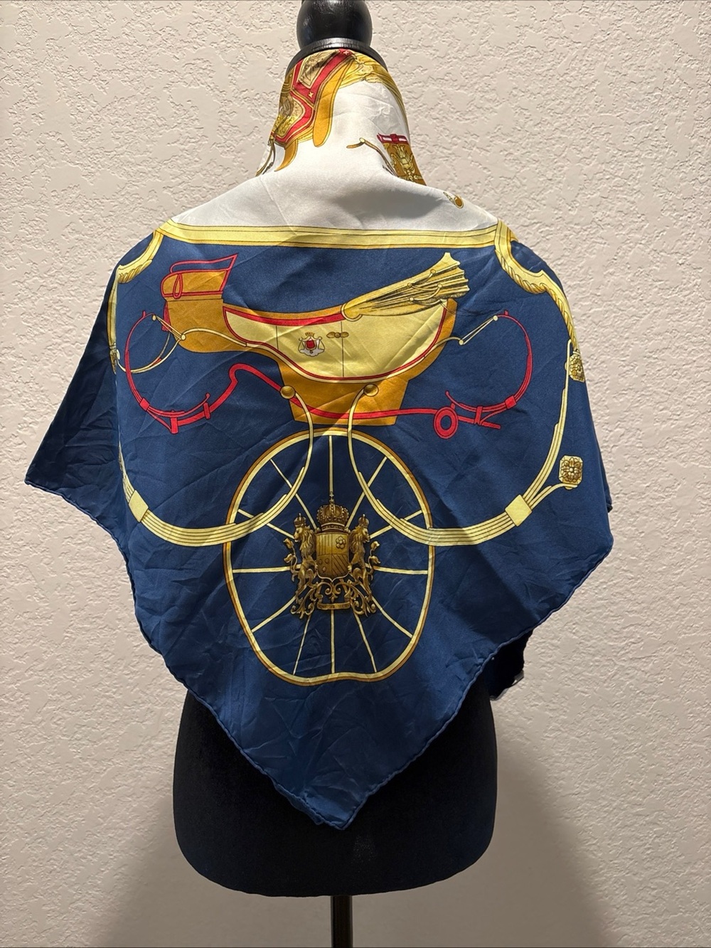 HERMÈS Women's 100% Silk Printed Scarf - Picture 1 of 11